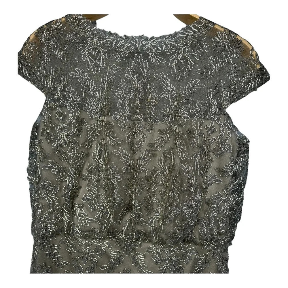 Tadashi Shoji Embroidered Metallic Blouson Dress in Smoke Pearl. Sz: 10 - Picture 8 of 10